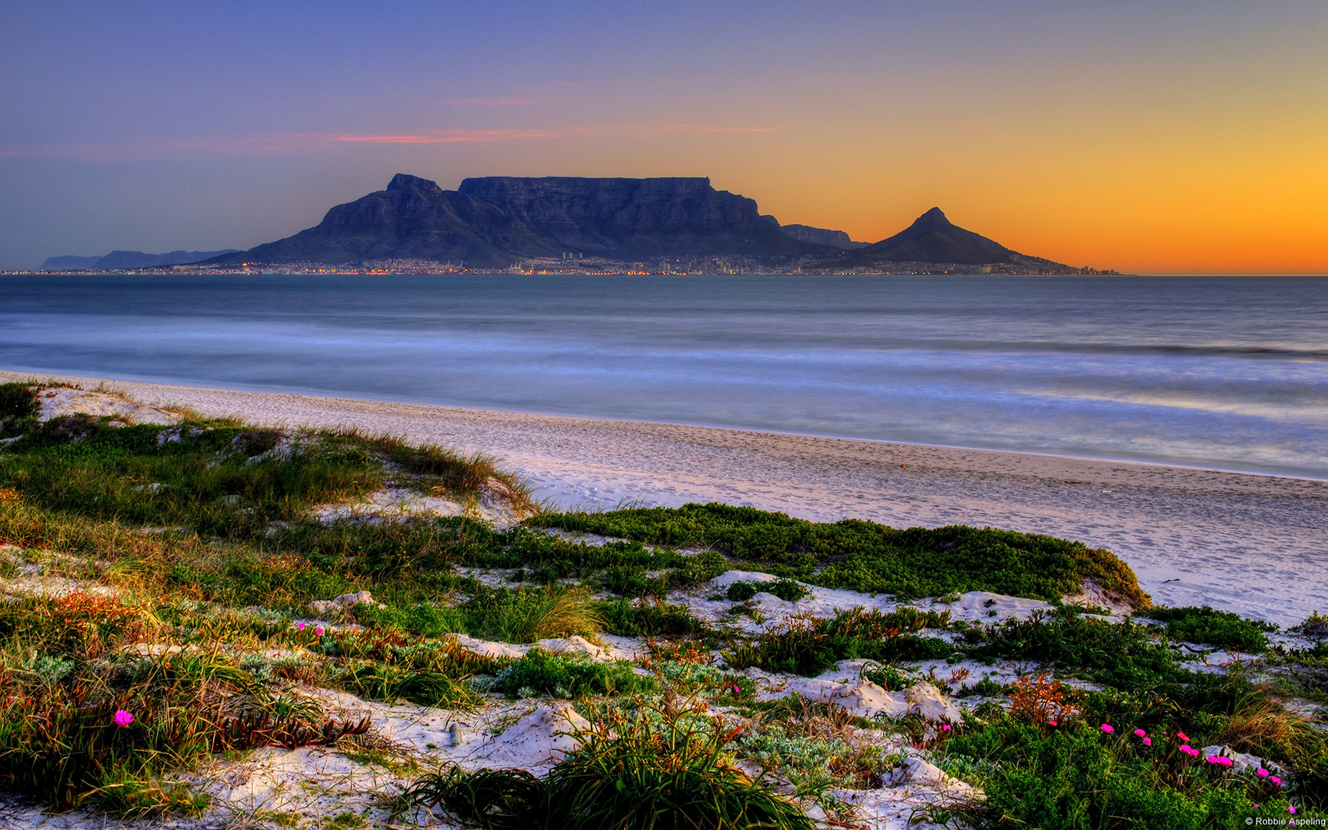Rejane Luiza Teixeira/ Flicker Table Mountain from the beach.